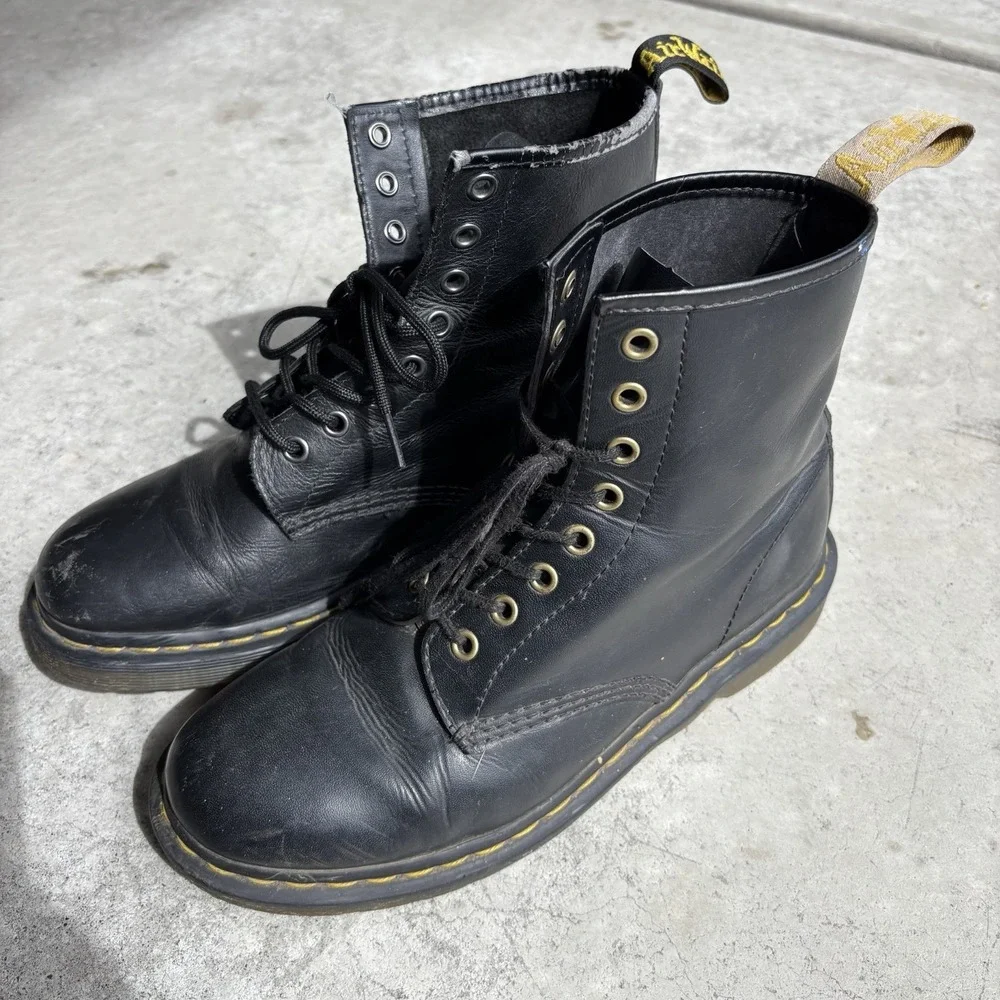 Doc Martens Smooth Leather Lace Up Boots Men's 9 (Different Pair)